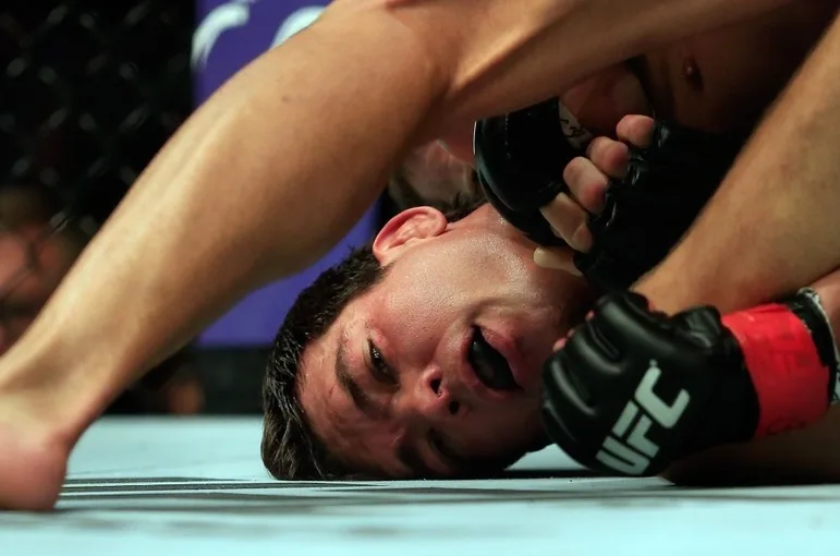 UFC: Rockhold finaliza brasileiro Lyoto Machida e quer disputa de cinturão