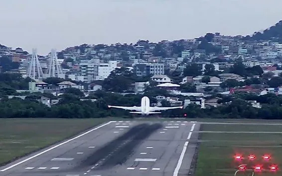 Tempo chuvoso provoca atrasos de até três horas no Aeroporto de Vitória