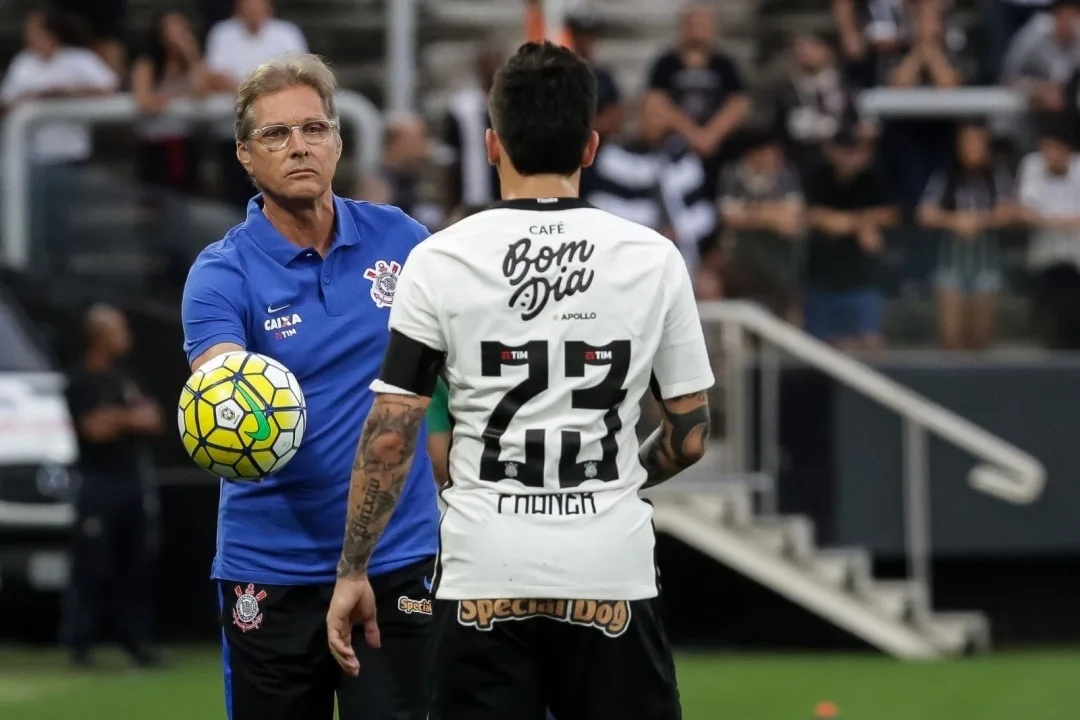 Corinthians busca se reforçar em quatro posições para a próxima temporada