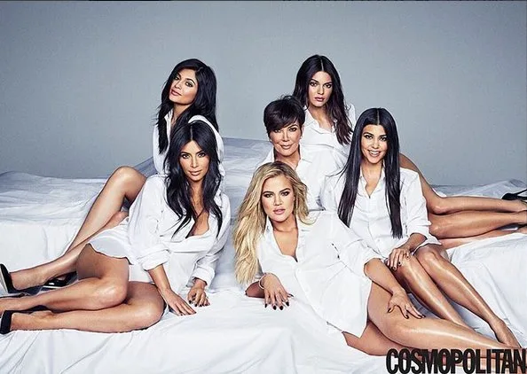 Depois de quatro anos, família Kardashian-Jenner se reúne em ensaio fotográfico