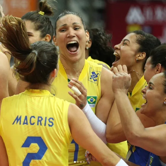 Brasil bate a Sérvia no tie-break e estreia com vitória na Copa do Mundo de vôlei