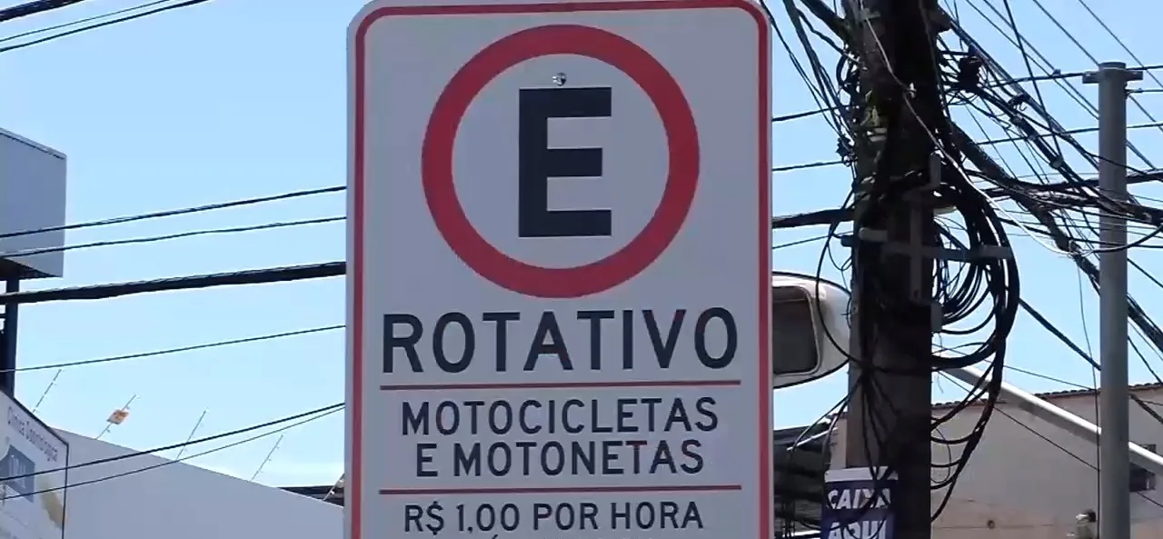 Serra publica decreto que cria 2 mil vagas de estacionamento rotativo