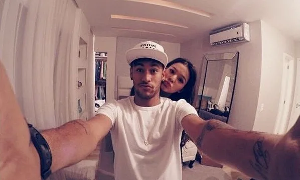 Bruna Marquezine volta a seguir conta de Neymar no Instagram