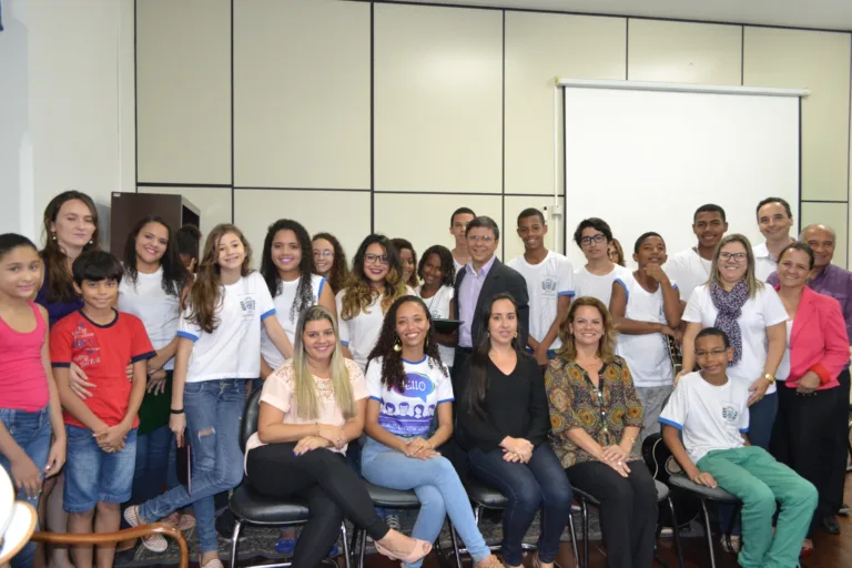 Estudantes carentes de Cachoeiro ganham passe livre para irem a cursos