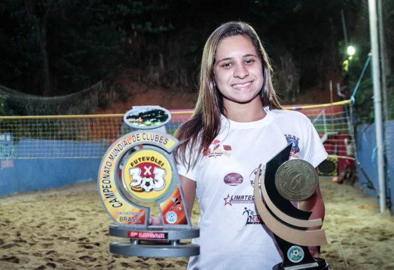 Campeã mundial de futevôlei prestigia torneio em Cachoeiro