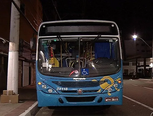 Bandidos armados fazem arrastão em ônibus do Transcol em Vila Velha