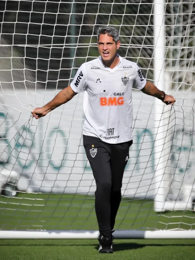 Técnico do Atlético-MG Rodrigo Santana, lamenta falhas ofensivas, mas valoriza virada