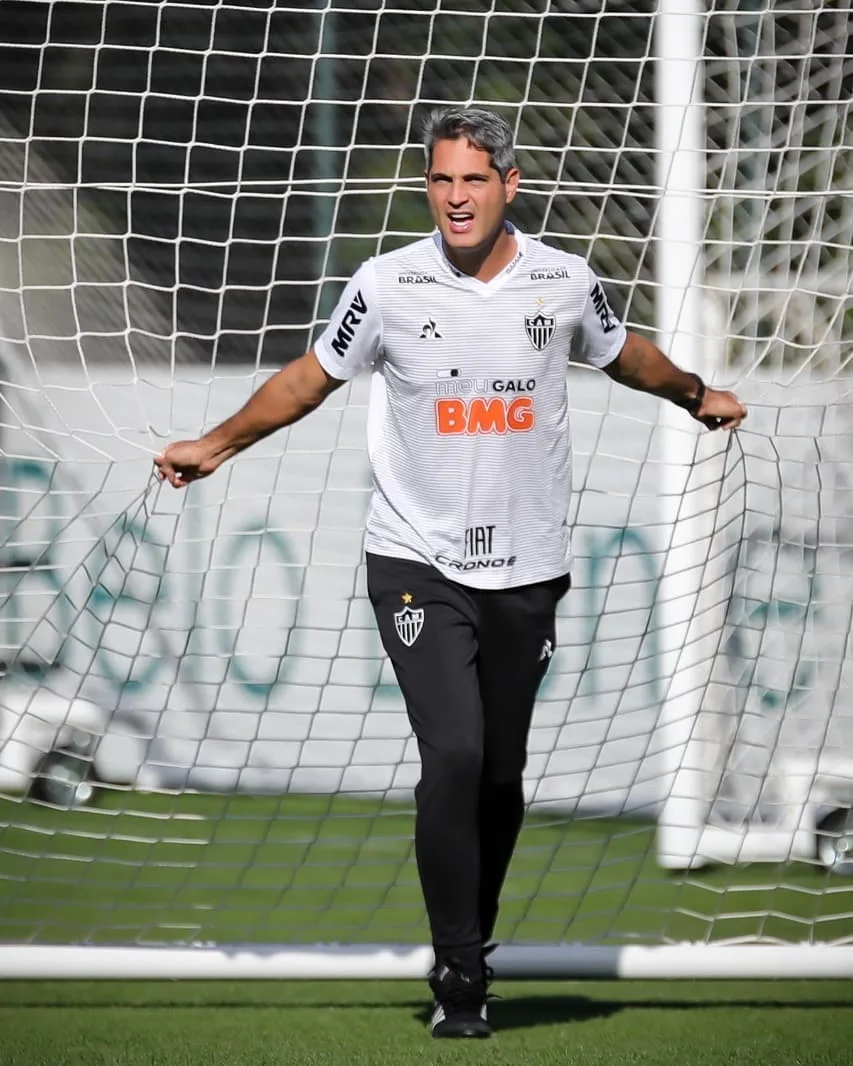 Rodrigo Santana repete time em treino na Argentina e define Atlético-MG para semi