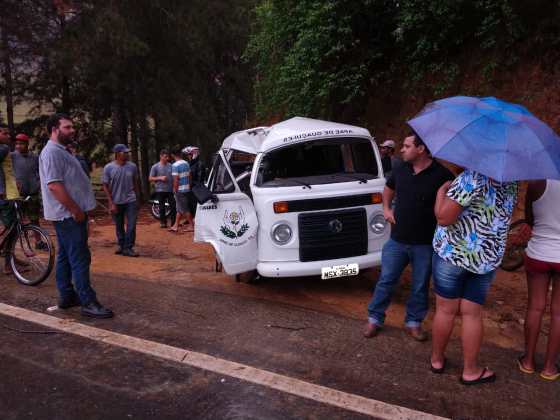 Três feridos no acidente com alunos da Apae em Guaçuí seguem internados na UTI