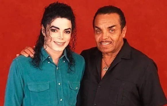 Médico afirma que pai castrou Michael Jackson quimicamente