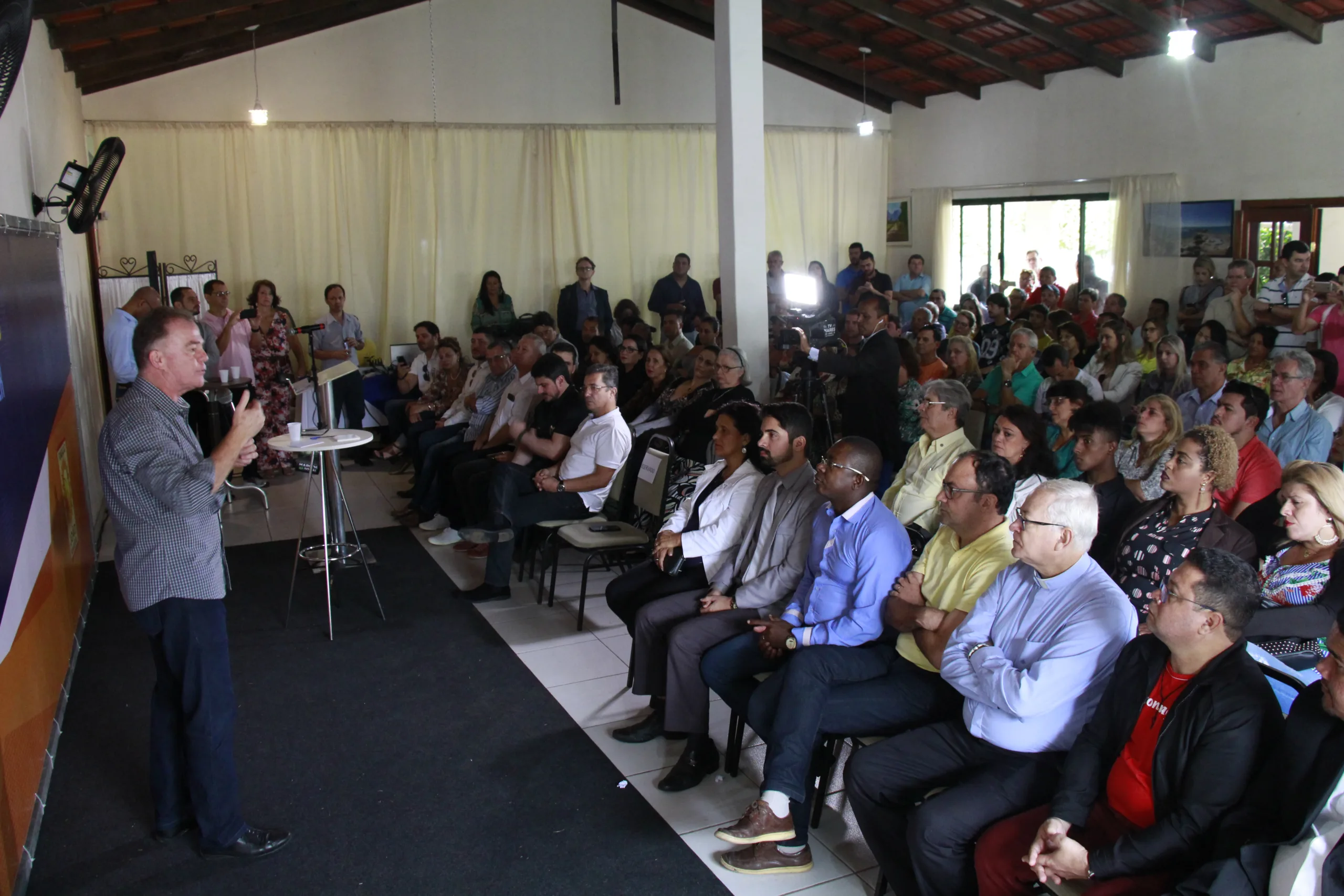 Casagrande participa de evento e reúne lideranças em Guarapari