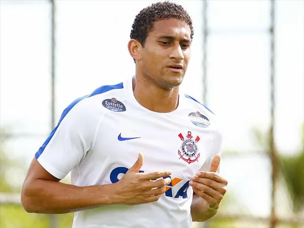 Com futuro indefinido, zagueiro Pablo quer continuar no Corinthians