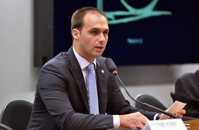 Eduardo Bolsonaro apoia chamar manifestantes antifascismo de 'terroristas'