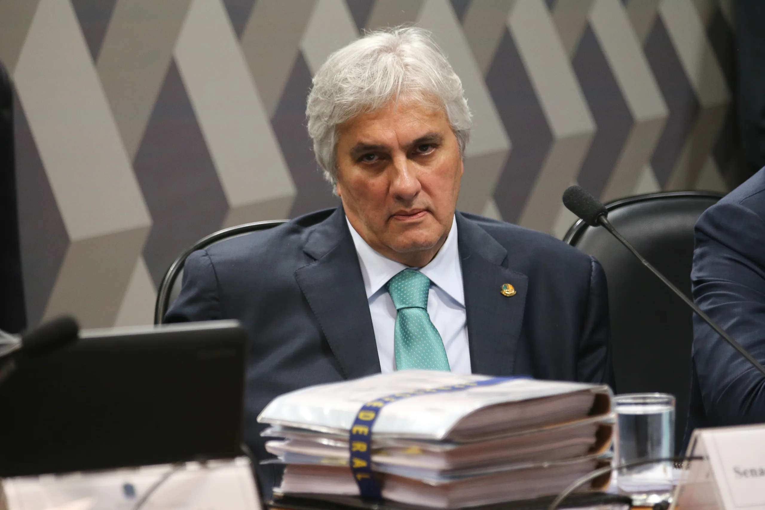 Senador Delcidio do Amaral participa de reuniao do conselho de etica do Senado