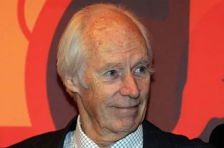 George Martin, produtor dos Beatles, morre aos 90 anos