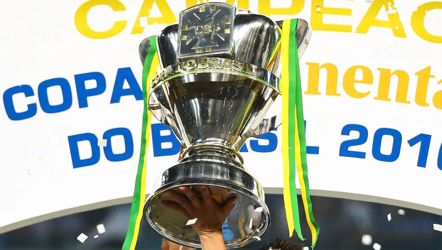 PORTO ALEGRE, BRAZIL – DECEMBER 07: Maicon of Gremio celebrates the title after a match between Gremio and Atletico MG as part of Copa do Brasil Final 2016 at Arena do Gremio on December 07, 2016 in Porto Alegre, Brazil. (Photo by Buda Mendes/Getty Images)