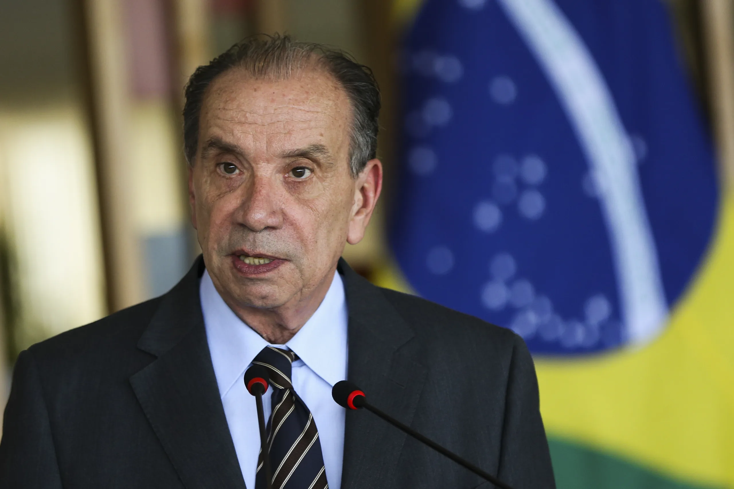 Brasília- O ministro das Relações Exteriores, Aloysio Nunes Ferreira, recebe o ministro de Negócios Estrangeiros e da Cooperação Internacional dos Emirados Árabes Unidos, xeque Abdullah Bin Sultan Al Nahyan, no Palácio do Itamaraty. (Marcelo Camargo/Agência Brasil)