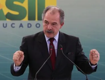 Delcídio diz que recebeu promessa de Mercadante para ficar calado