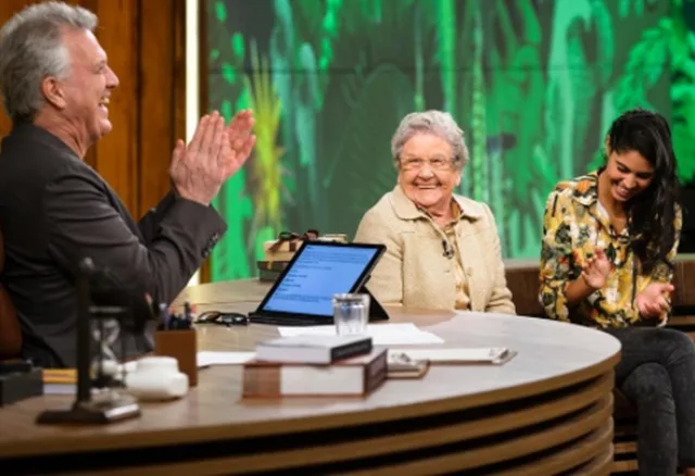 Pedro Bial provoca Bela Gil sobre churrasco de melancia e ela explica a polêmica