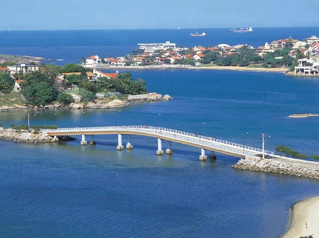 Câmara de Vitória aprova lei que proíbe poluição sonora na 'Baía das Tartarugas'