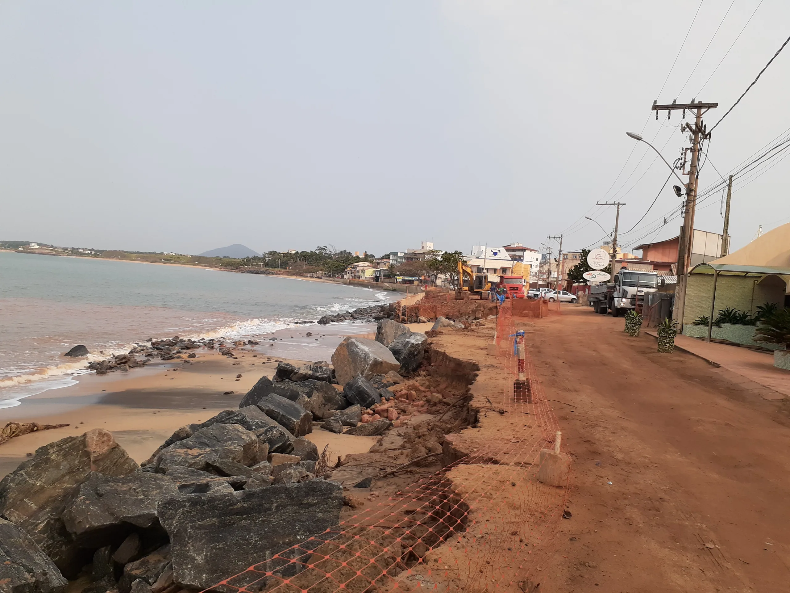 Reunião debate soluções para erosão da orla de Meaípe em Guarapari