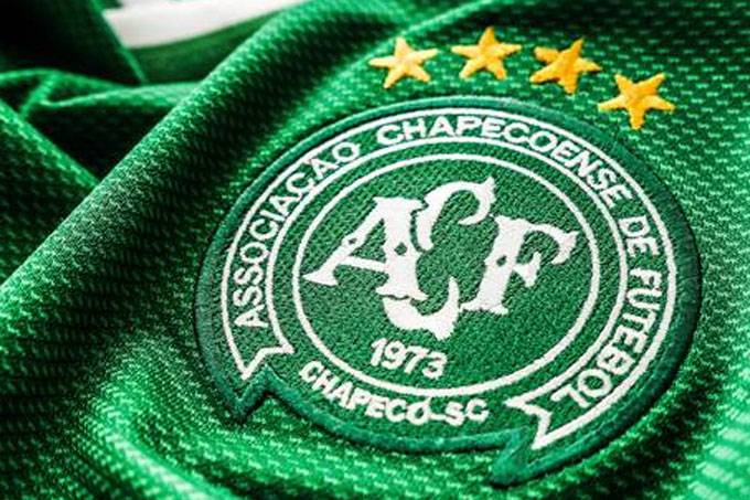 Dois sobreviventes da Chapecoense devem voltar ao Brasil semana que vem