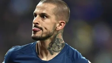 Com hat-trick de Benedetto, Olympique derrota o Nîmes pelo Francês