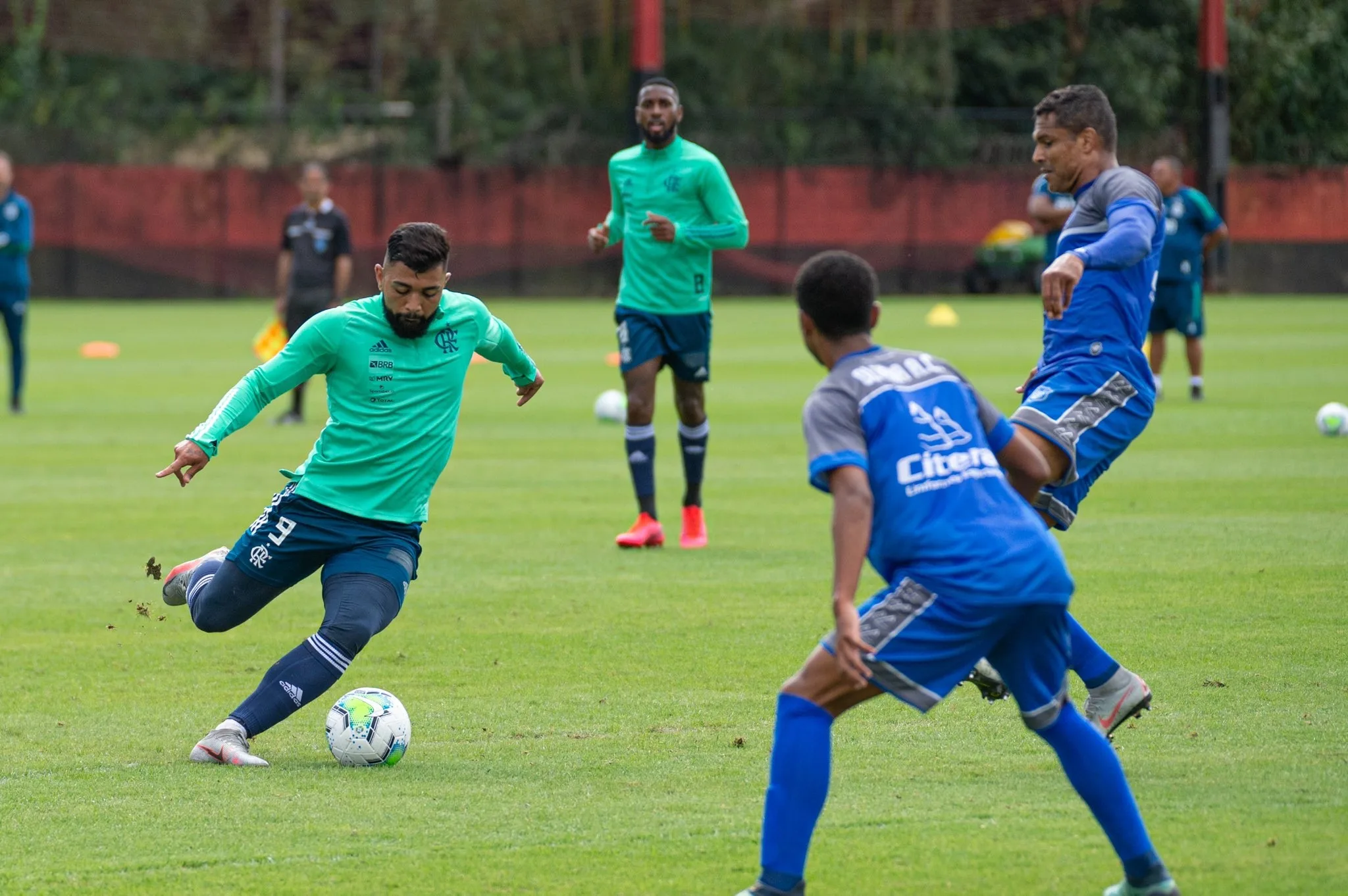 À espera de Torrent, Flamengo faz 9 a 0 no Olaria em jogo-treino