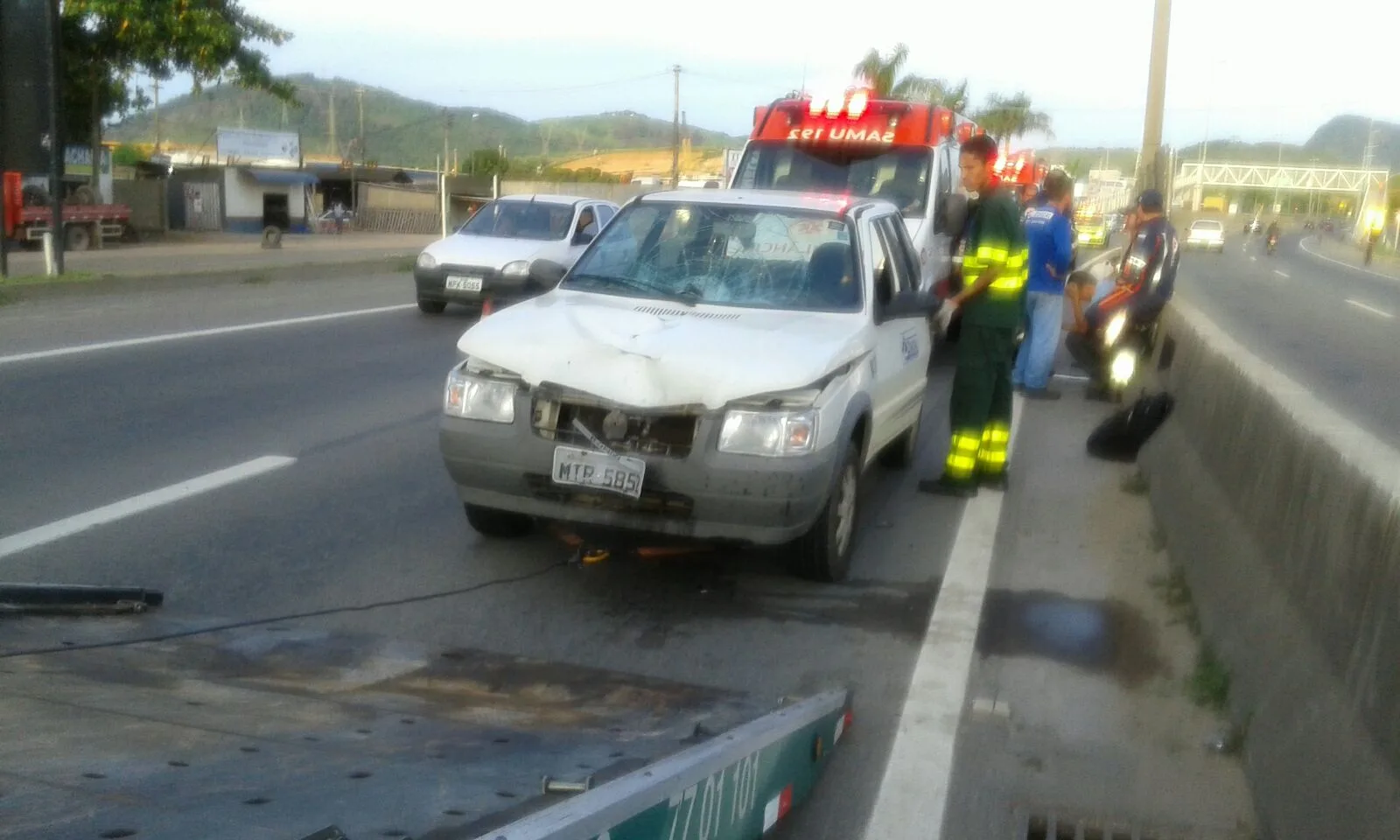 Idosa morre após atropelamento na BR 101 em Viana