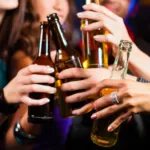 25% dos adolescentes consomem álcool de forma regular; meninas bebem com mais frequência