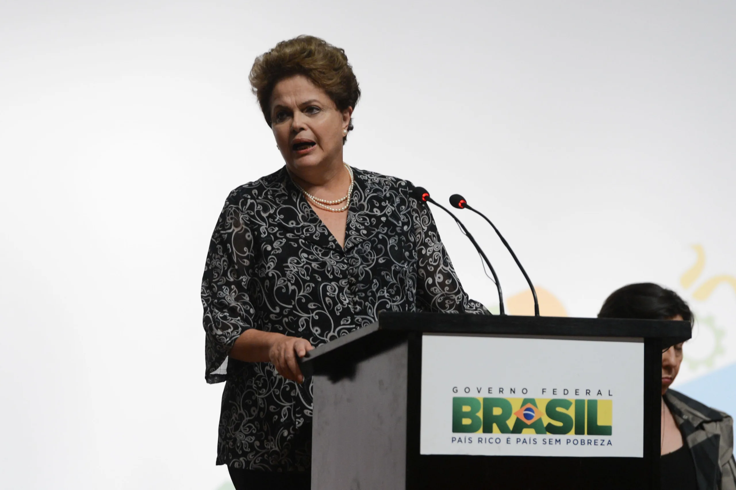 Dilma anuncia 13 ministros para segundo mandato