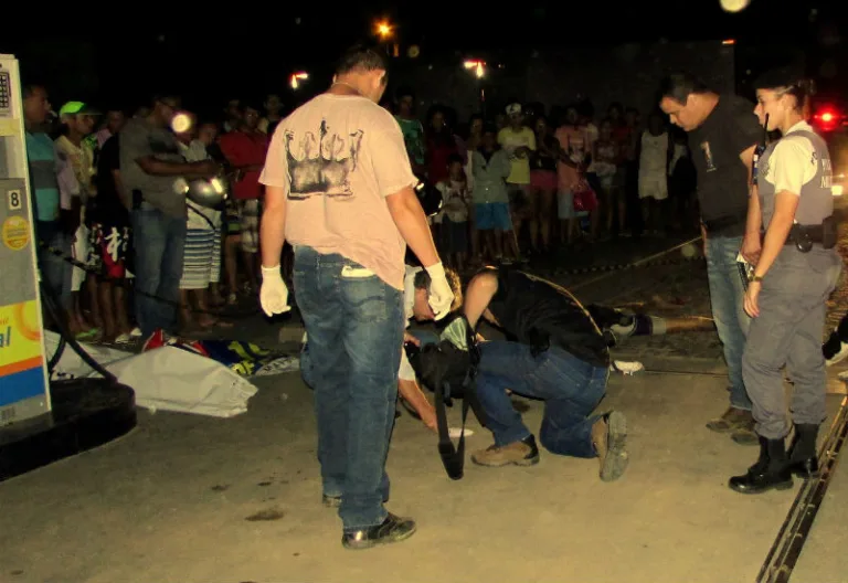 Presos dois suspeitos de participar de assalto que terminou com policial baleado em Marataízes