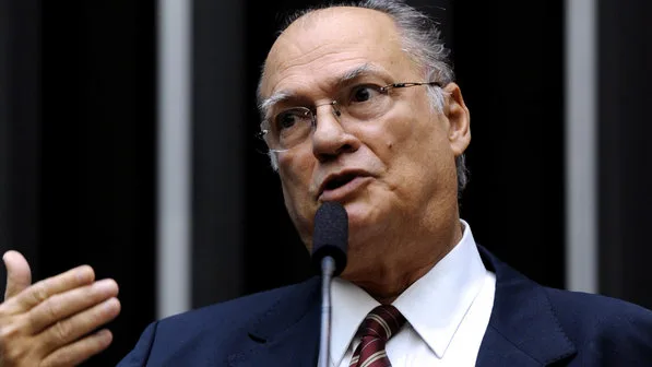 Vaias refletem indignação do povo, diz Roberto Freire