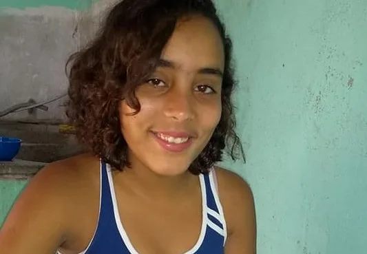 Adolescente de 15 anos é espancada até a morte por colega dentro de escola