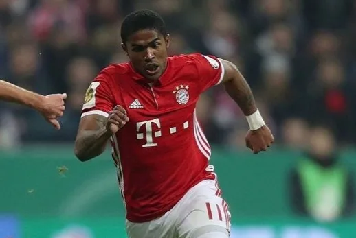 Douglas Costa se machuca em treino do Bayern e será cortado da seleção