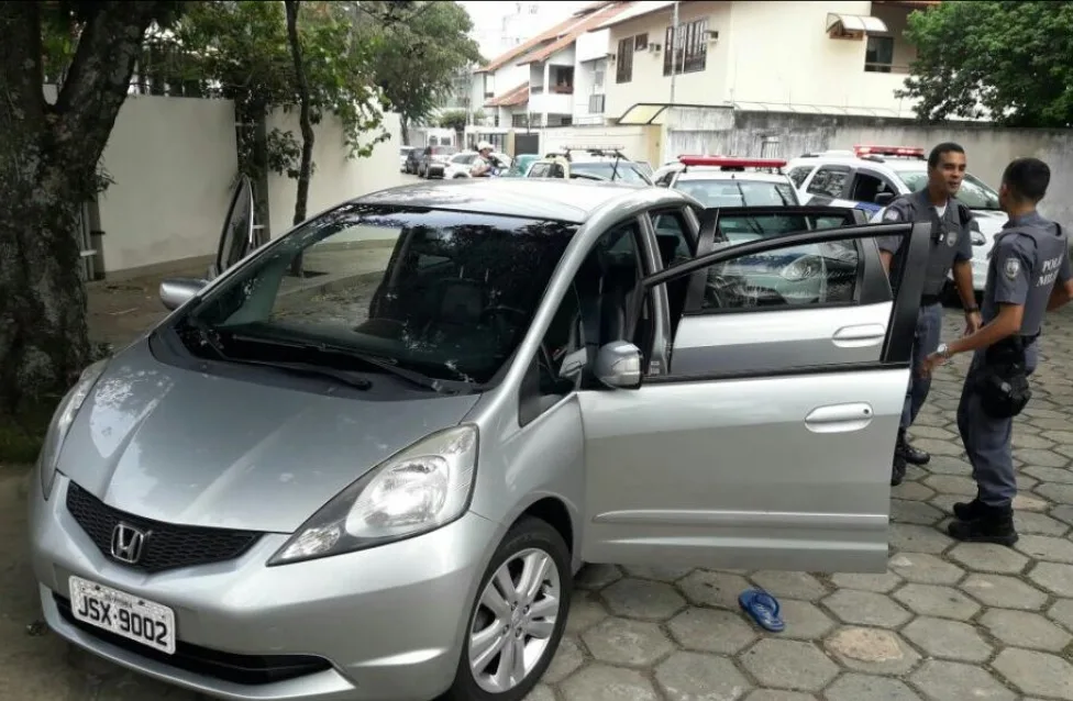 Quatro homens são presos e dois carros recuperados em Vitória e Serra