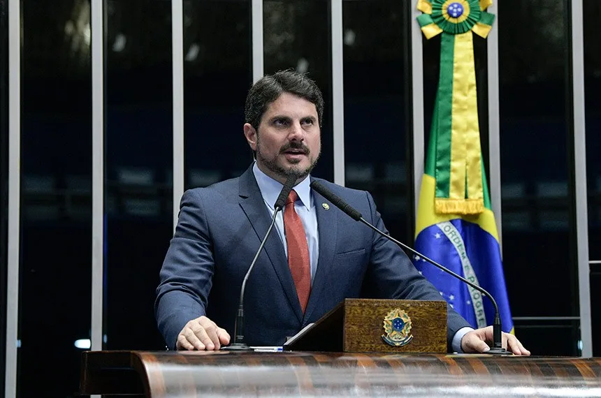 Após receber ligações de filhos de Bolsonaro, Marcos do Val muda de versão sobre tentativa de golpe