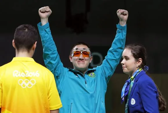 Brasil ganha sua primeira medalha com Felipe Wu no tiro esportivo