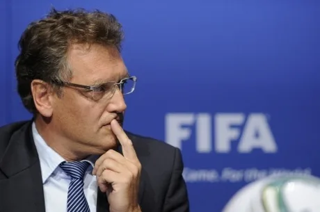 Acusado de operar 'mercado negro' na Copa, Valcke deixa a Fifa