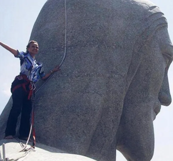 Eliana posta foto antiga no Cristo Redentor e deixa mensagem de fé