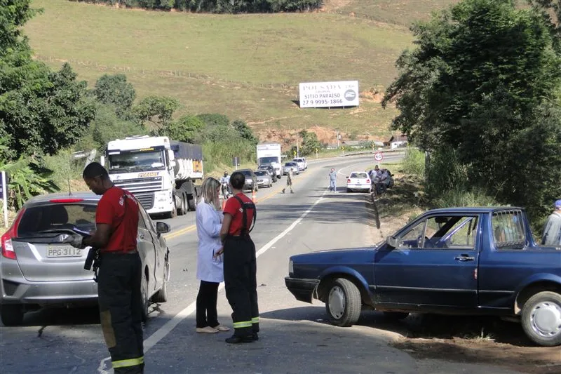 Aposentado fica ferido após acidente de carro em Domingos Martins