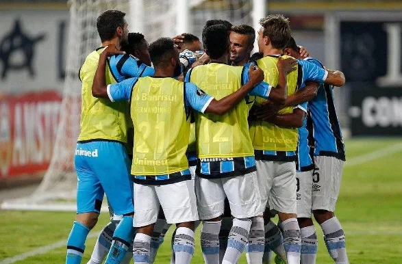 Renato Gaúcho cita 'cochilos', mas aprova estreia do Grêmio na Libertadores