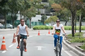 Nova ciclofaixa liga Praia do Canto à praia de Camburi