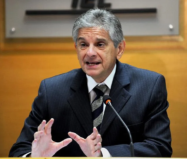 Atividade industrial fraca já impacta emprego, diz CNI