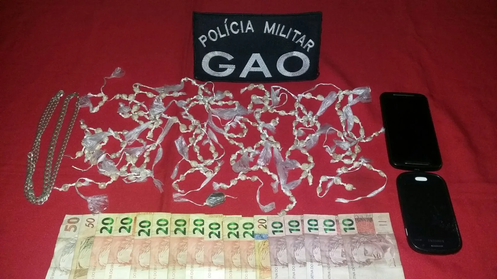 Polícia Militar apreende 17 pessoas com armas e drogas em Cachoeiro