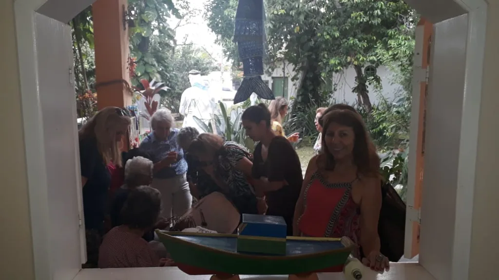 Atelier da artista plástica Izabel Vidal é espaço democrático em Guarapari