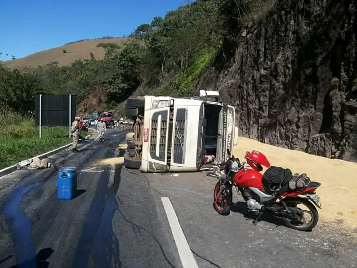 Vazamento de óleo de carreta não atinge rio em Domingos Martins, afirma PRF