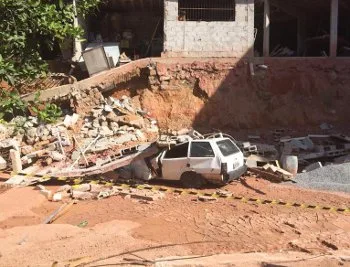 Termina protesto de moradores que parou o trânsito na Avenida Norte Sul, na Serra