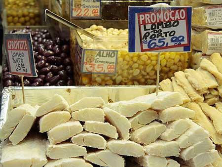 Supermercados parcelam ovos e bacalhau em até 6 vezes