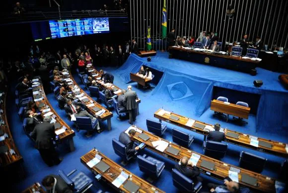 Servidores do Judiciário farão 'buzinaço' para pressionar Senado por reajuste